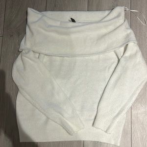 Off shoulders sweater